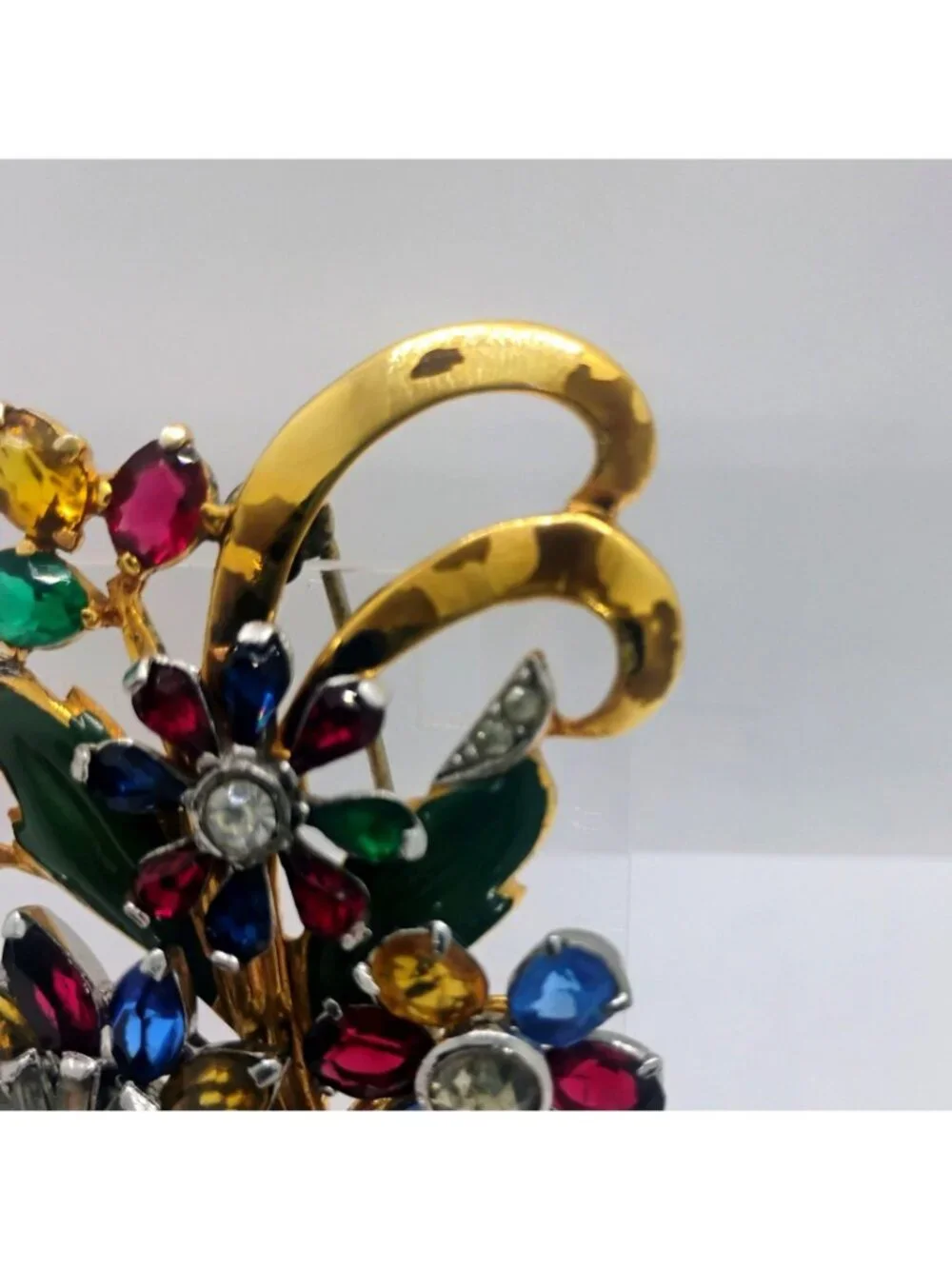 Vtg Floral Bouquet brooch w/multicolored rhinestone petals & green enamel leaves